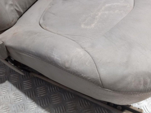  ASIENTO DELANTERO IZQUIERDO 