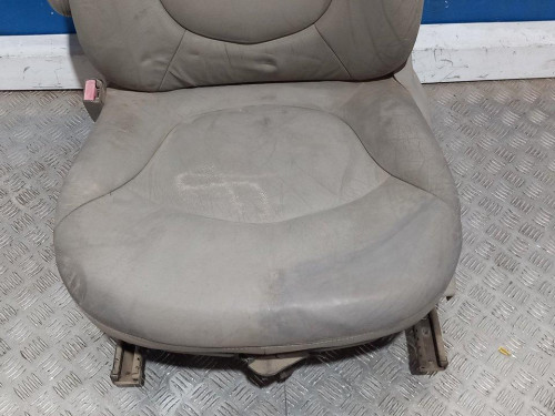  ASIENTO DELANTERO IZQUIERDO 