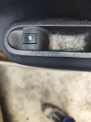 MANDO ELEVALUNAS TRASERO DERECHO