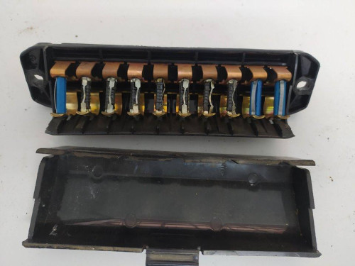 CAJA RELES / FUSIBLES Lada NIVA (2121/21213/21214/21215/2131) 
