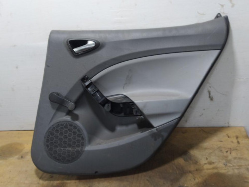  GUARNECIDO PUERTA TRASERA DERECHA SEAT IBIZA BERLINA (6J5) 