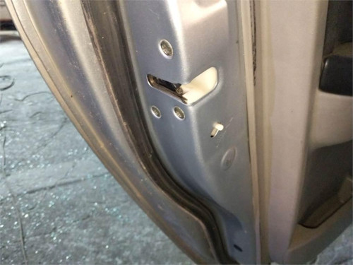 CERRADURA PUERTA TRASERA IZQUIERDA MITSUBISHI GRANDIS (NA0W) 