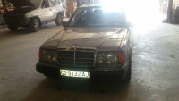MERCEDES-BENZ CLASE 124 (BM 124) BERLINA