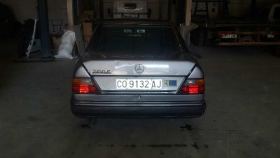 MERCEDES-BENZ CLASE 124 (BM 124) BERLINA