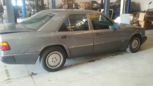 MERCEDES-BENZ CLASE 124 (BM 124) BERLINA — vehículo donante para recambios 