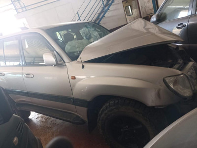 TOYOTA LAND CRUISER (J10)