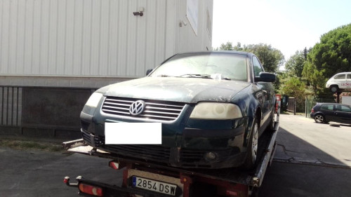 VOLKSWAGEN PASSAT BERLINA (3B3) — vehículo donante para recambios 