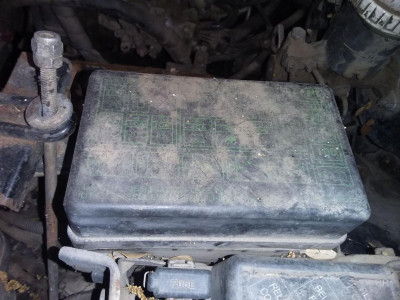 CAJA RELES / FUSIBLES