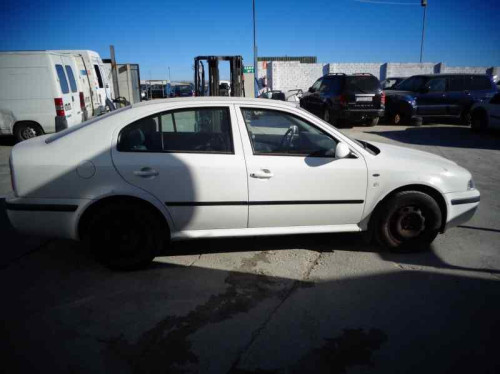 SKODA OCTAVIA BERLINA (1U2) — vehículo donante para recambios 