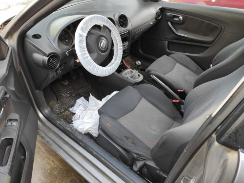 SEAT IBIZA (6L1) — vehículo donante para recambios 