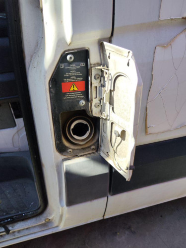 TAPA EXTERIOR COMBUSTIBLE Mercedes-Benz SPRINTER II FURGÓN 