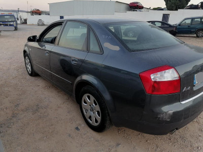 AUDI A4 BERLINA (8E)