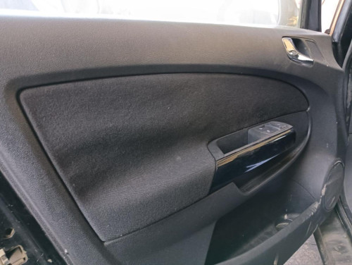 OPEL CORSA D — vehículo donante para recambios 