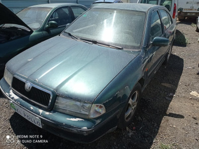 SKODA OCTAVIA BERLINA (1U2)