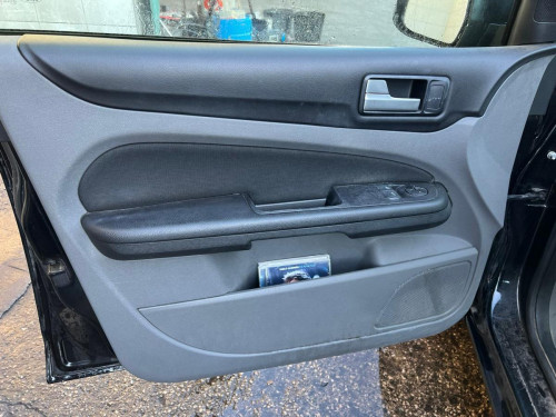  FORD FOCUS BERLINA (CB4) 