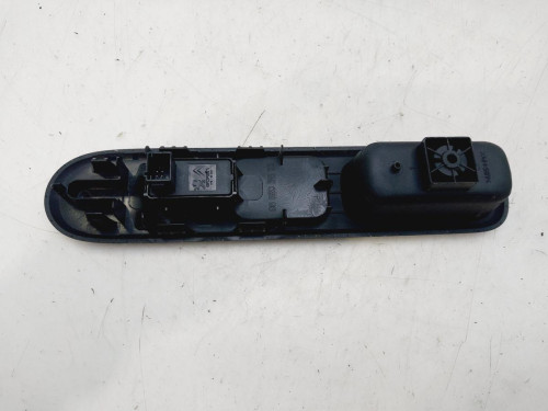 MANDO ELEVALUNAS DELANTERO DERECHO Peugeot 3008 