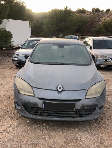RENAULT MEGANE III BERLINA 5P — автомобиль-донор на запчасти 