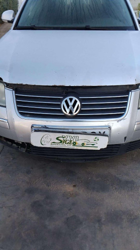 REJILLA DELANTERA Volkswagen Passat Berlina (3B3)(2000->) VOLKSWAGEN Passat Berlina (3B3)(2000->) 