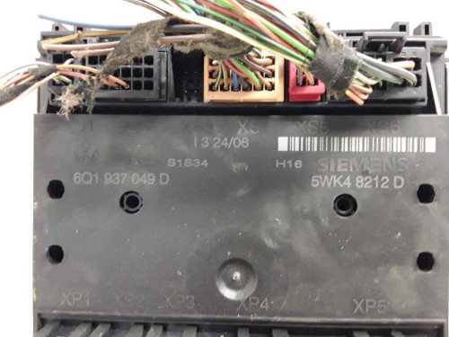 CAJA RELES / FUSIBLES Volkswagen POLO IV (9N1) 