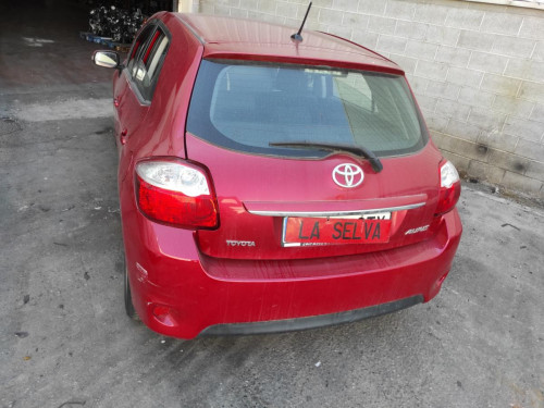 TOYOTA AURIS (E15) — vehículo donante para recambios 