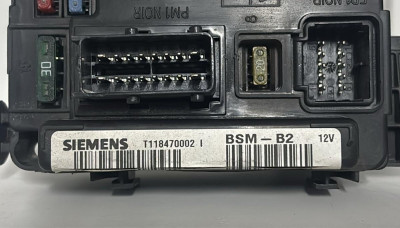 CAJA RELES / FUSIBLES