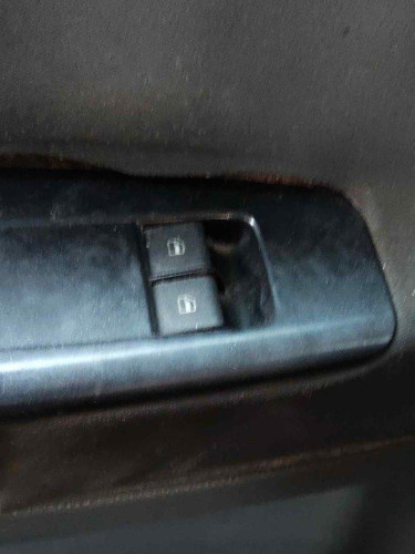 MANDO ELEVALUNAS DELANTERO IZQUIERDO VOLKSWAGEN POLO IV (9N1) 