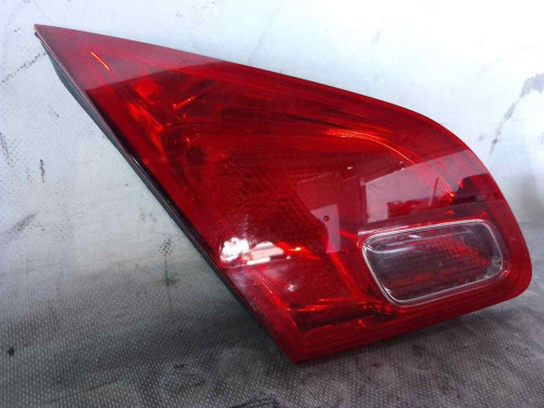 PILOTO TRASERO IZQUIERDO INTERIOR Opel ASTRA J BERLINA 5P 