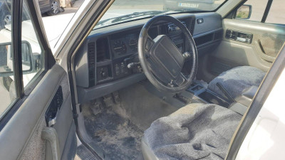 CHRYSLER JEEP CHEROKEE (J)
