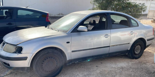 VOLKSWAGEN PASSAT BERLINA (3B2) — vehículo donante para recambios 