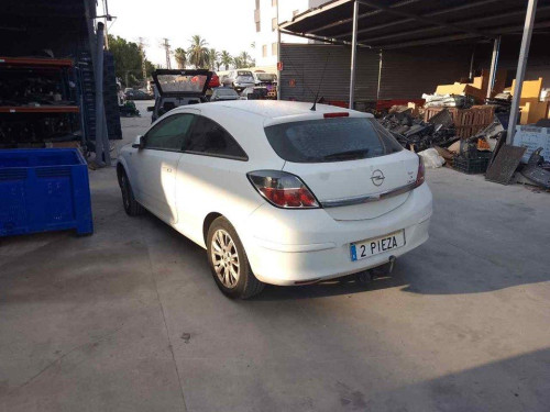 OPEL ASTRA H GTC — vehículo donante para recambios 