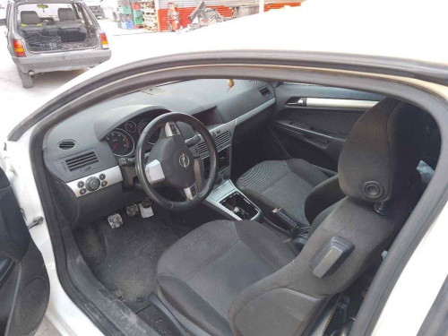 OPEL ASTRA H GTC — vehículo donante para recambios 