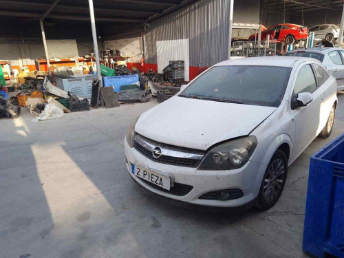 OPEL ASTRA H GTC — vehículo donante para recambios 