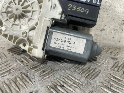 MOTOR ELEVALUNAS DELANTERO IZQUIERDO 