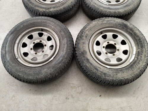 JUEGO LLANTAS NISSAN PATROL (K/W260) 