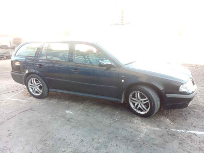 SKODA OCTAVIA BERLINA (1U2)