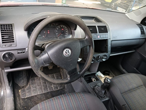 VOLKSWAGEN POLO IV (9N3) — vehículo donante para recambios 