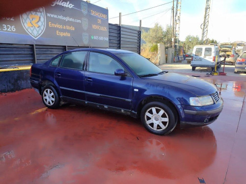  VOLKSWAGEN PASSAT BERLINA (3B2) 