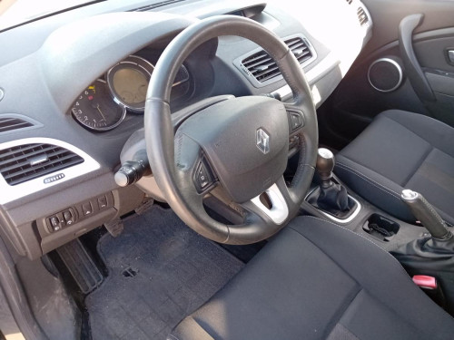 RENAULT MEGANE III COUPE — vehículo donante para recambios 