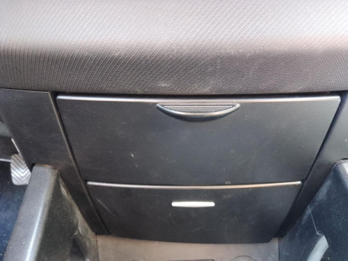 GUANTERA Kia CEED (ED) 