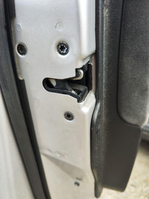 CERRADURA PUERTA DELANTERA IZQUIERDA