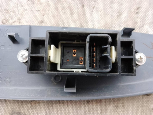 MANDO ELEVALUNAS DELANTERO DERECHO Peugeot ION 