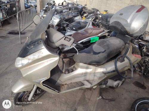 PIAGGIO (VESPA) X 8 — vehículo donante para recambios 