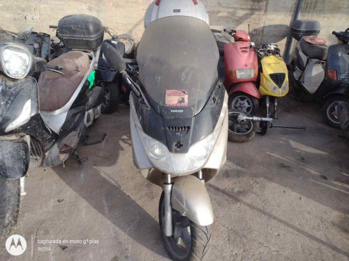 PIAGGIO (VESPA) X 8 — vehículo donante para recambios 