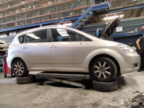  TOYOTA COROLLA VERSO (R1) 