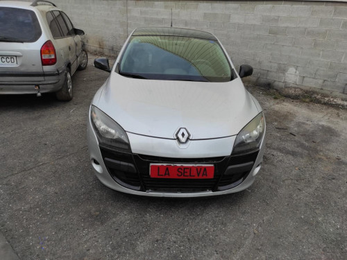 RENAULT MEGANE III COUPE — vehículo donante para recambios 