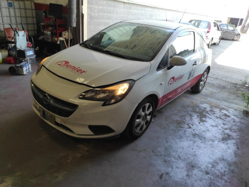 OPEL CORSA E — vehículo donante para recambios 
