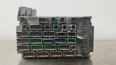 CAJA RELES / FUSIBLES