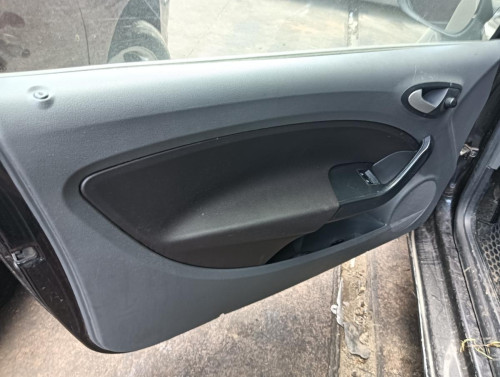 SEAT IBIZA SC (6J1) — vehículo donante para recambios 