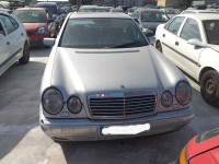 MERCEDES-BENZ CLASE E (BM 210) BERLINA