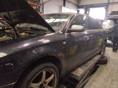 AUDI A6 BERLINA (4F2)